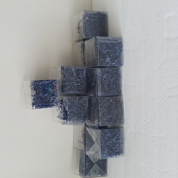 16 small plastic clear  gift boxes w navy blue  Crinkle Paper 3"x 3" x 3" - Picture 7 of 12